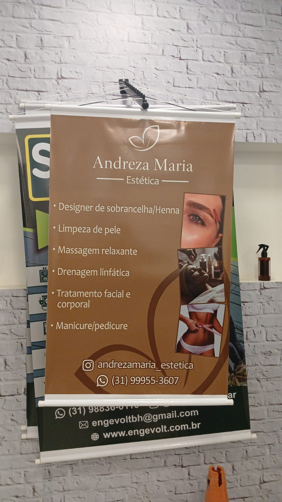 Banner em lona com bastão para clínica de estética