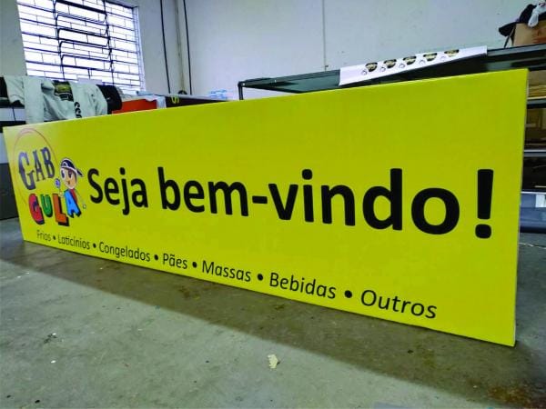 Placa PVC adesivada de fachada para mercado