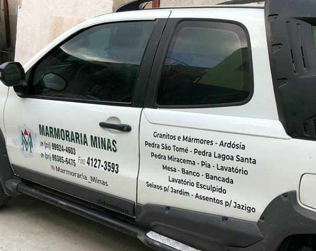 Adesivo de recorte aplicado em carro