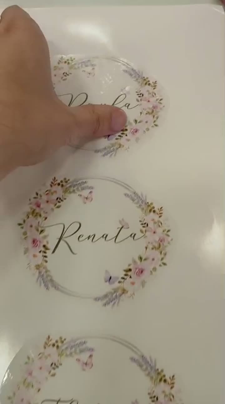 Adesivo transparente personalizado — produção real da Artcs Gráfica